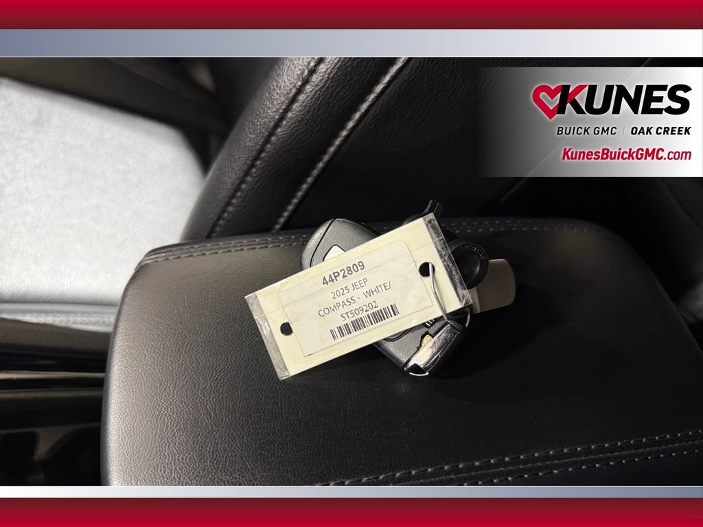 Used 2025 Jeep Compass Limited AWD/4WD image 38