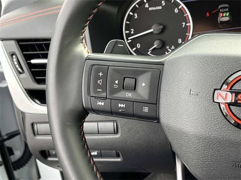 Used 2025 Nissan Rogue SV image 28