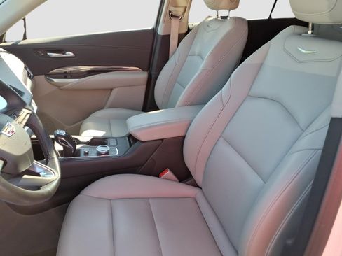Used 2019 Cadillac XT4 Luxury w/ Cold Weather Package AWD/4WD image 11