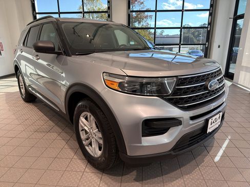 Used 2022 Ford Explorer XLT image 7