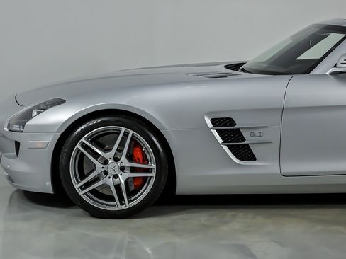 Used 2012 Mercedes-Benz SLS AMG Roadster image 7