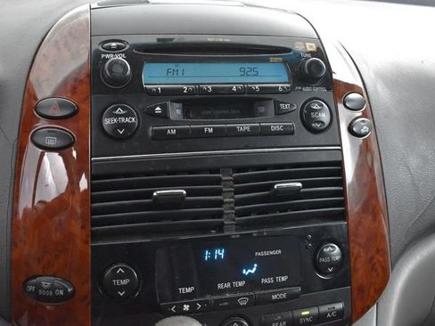Used 2004 Toyota Sienna XLE FWD image 11