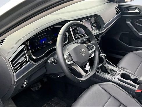 Used 2024 Volkswagen Jetta SE image 16