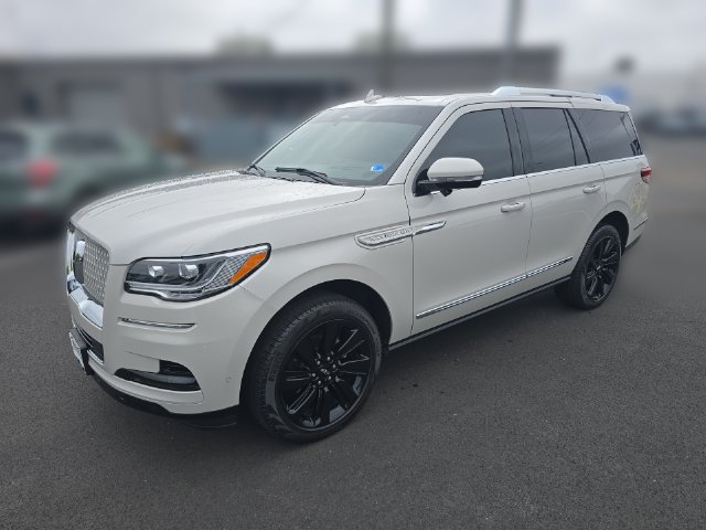Certified 2024 Lincoln Navigator Reserve AWD/4WD image 1