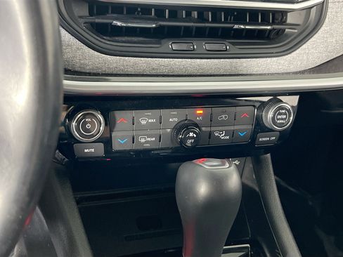 Used 2022 Jeep Compass Latitude AWD/4WD image 15