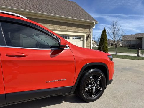 Used 2021 Jeep Cherokee Latitude Lux w/ Comfort/Convenience Group image 27