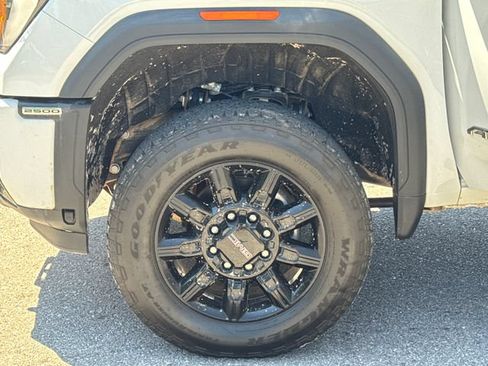Used 2025 GMC Sierra 2500 AT4 AWD/4WD image 24