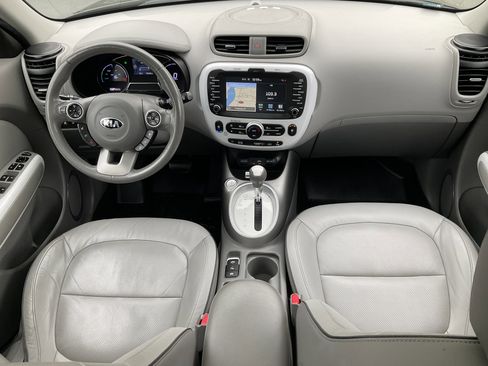 Used 2018 Kia Soul EV + w/ Sun & Fun Package image 24