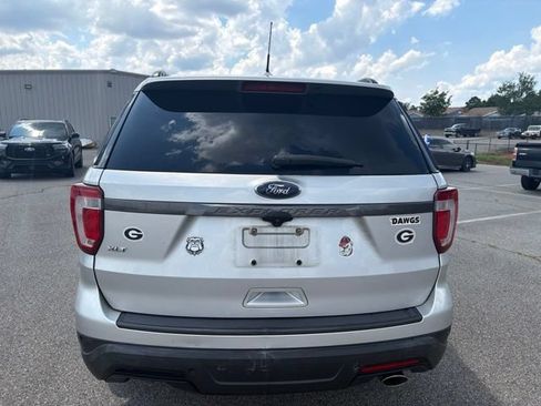 Used 2019 Ford Explorer XLT w/ Equipment Group 202A FWD image 4