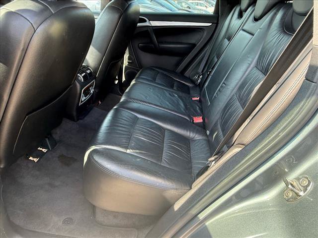 Used 2004 Porsche Cayenne Turbo AWD/4WD image 16