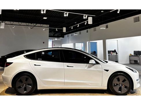Used 2023 Tesla Model 3 Standard Range image 9
