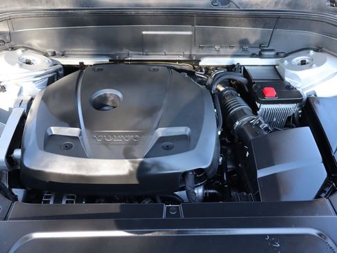 Used 2020 Volvo XC90 T6 Momentum image 42