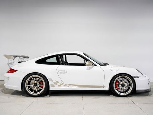 Used 2010 Porsche 911 GT3 RS image 2
