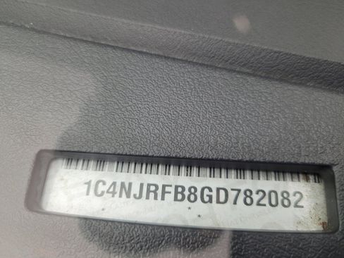 Used 2016 Jeep Patriot Latitude AWD/4WD image 33