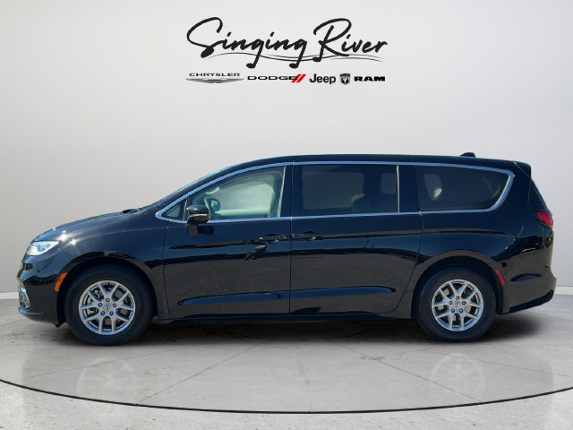 Used 2024 Chrysler Pacifica Touring-L FWD image 4