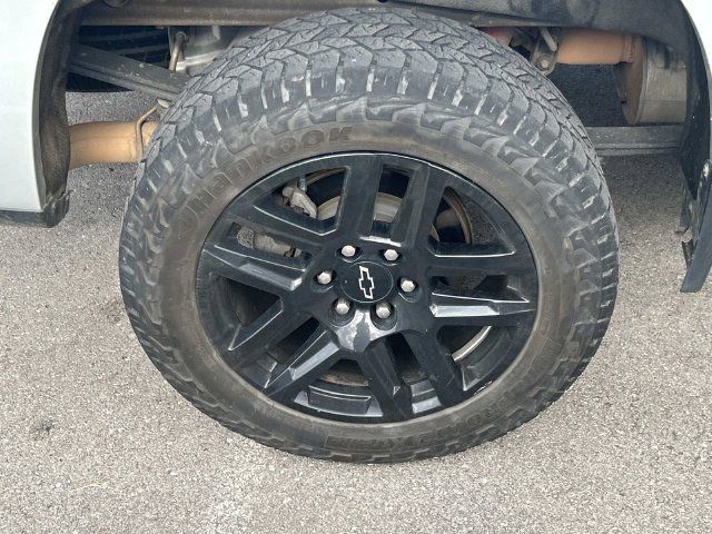 Used 2022 Chevrolet Silverado 1500 Custom Trail Boss w/ LPO, Dark Essentials Package AWD/4WD image 10