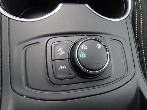 Used 2024 GMC Terrain SLE AWD/4WD image 31