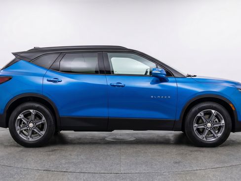 Used 2025 Chevrolet Blazer LT FWD image 11