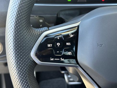 Certified 2024 Volkswagen Tiguan SE R-Line image 11