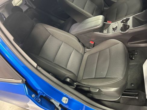 Used 2024 GMC Terrain SLE w/ Driver Convenience Package image 24