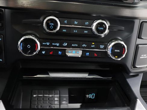 Used 2024 Ford F250 Lariat w/ Lariat Ultimate Package AWD/4WD image 11