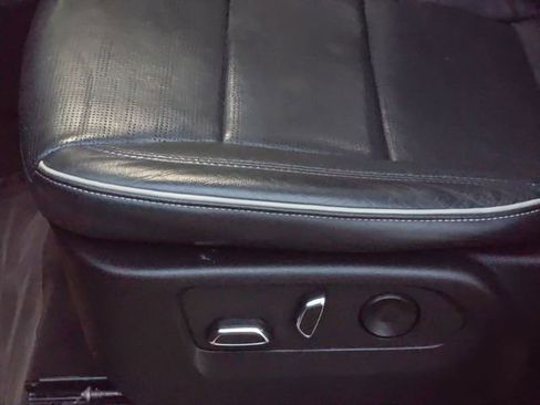 Used 2022 Cadillac Escalade Premium Luxury image 33