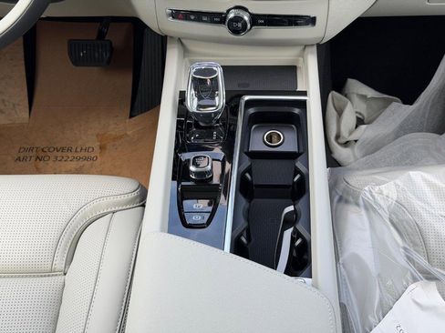 New 2026 Volvo XC60 B5 Ultra w/ Climate Package AWD/4WD image 8