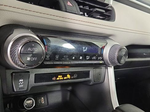 Used 2025 Toyota RAV4 XLE image 19