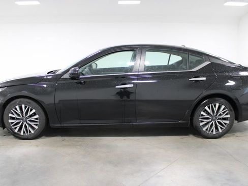 Used 2023 Nissan Altima 2.5 SV FWD image 6