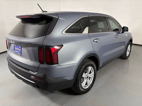 Used 2023 Kia Sorento LX image 8