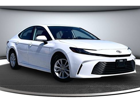 Used 2025 Toyota Camry LE FWD image 2