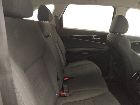 Used 2020 Kia Sorento LX FWD image 19