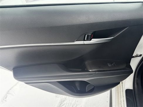 Used 2024 Toyota Camry SE image 19
