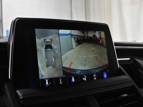 Used 2022 Chevrolet Suburban RST w/ Luxury Package AWD/4WD image 17