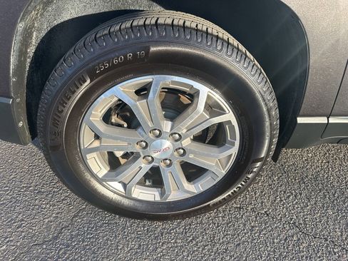 Used 2015 GMC Acadia SLT image 39