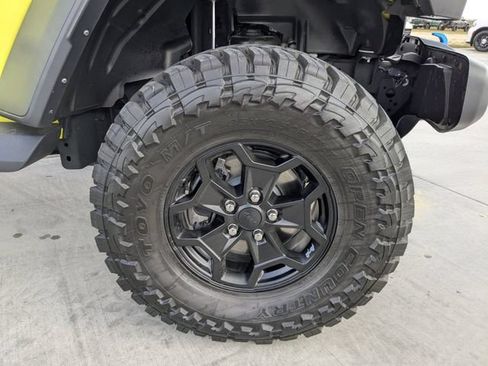 New 2023 Jeep Wrangler Unlimited w/ Sun & Screen Package AWD/4WD image 10