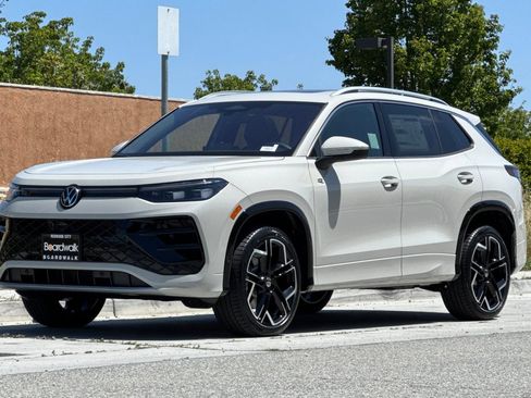 New 2026 Volkswagen Tiguan SEL R-Line AWD/4WD image 8