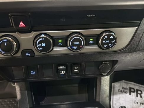 Used 2019 Toyota Tacoma SR5 AWD/4WD image 28
