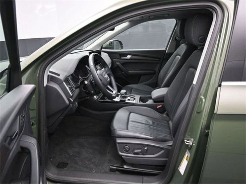 Used 2023 Audi Q5 2.0T Premium w/ Convenience Package image 9