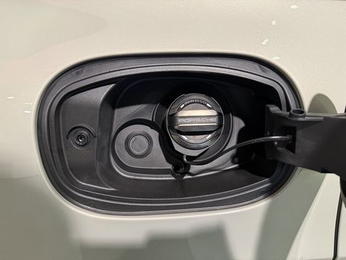 Certified 2025 Porsche Cayenne Turbo image 43