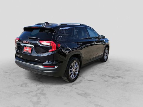 Used 2024 GMC Terrain SLT image 8
