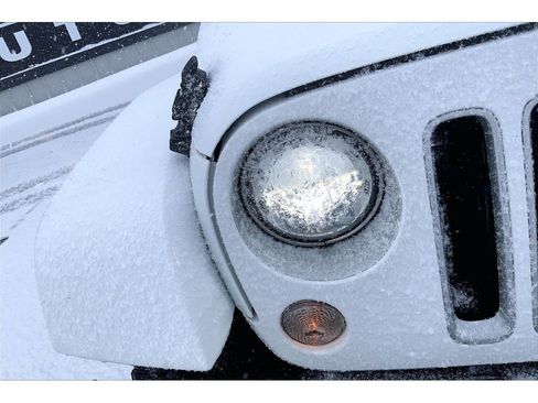 Used 2017 Jeep Wrangler Unlimited Sahara w/ LED Lighting Group image 27