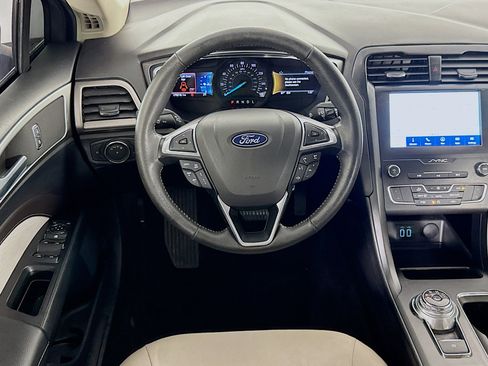 Used 2020 Ford Fusion SE w/ Equipment Group 151A image 16