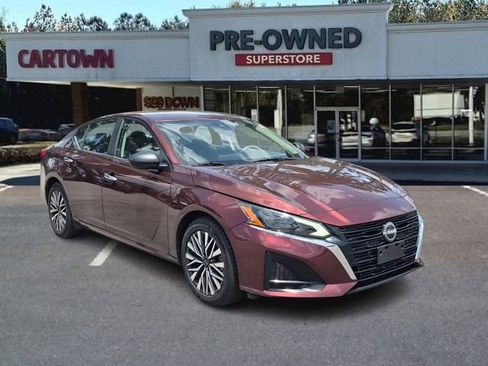Used 2024 Nissan Altima 2.5 SV FWD image 1