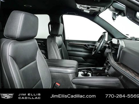 Used 2025 Chevrolet Suburban LT RWD image 22