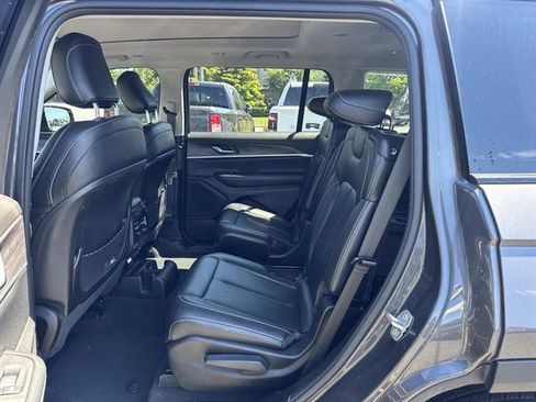 Used 2023 Jeep Grand Cherokee L Limited AWD/4WD image 8