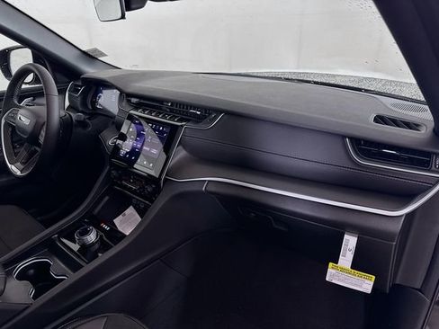 New 2025 Jeep Grand Cherokee L Altitude AWD/4WD image 30
