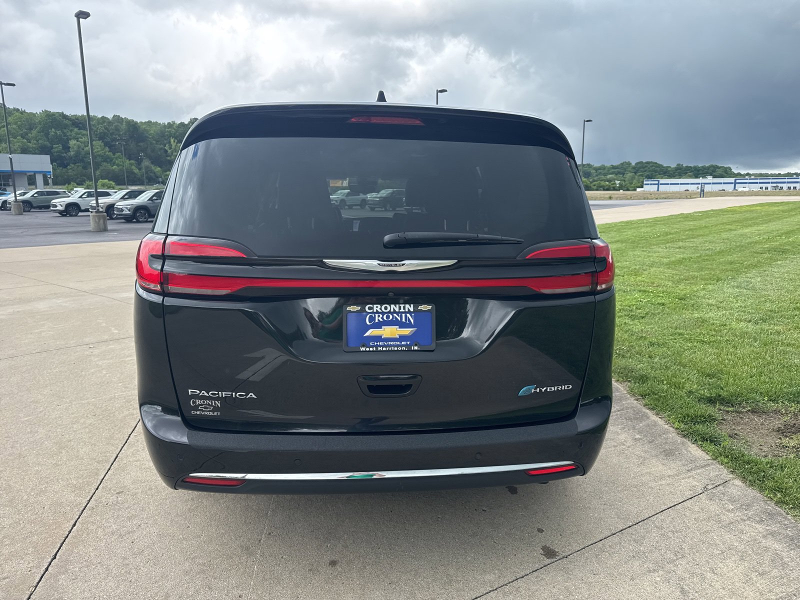 Used 2024 Chrysler Pacifica Limited FWD image 9