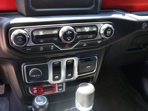 Used 2021 Jeep Wrangler Rubicon AWD/4WD image 19