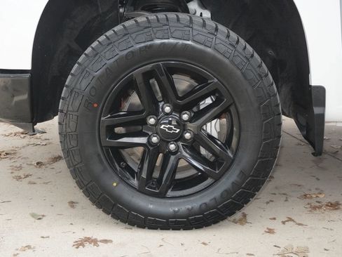 Used 2023 Chevrolet Silverado 1500 LT Trail Boss w/ Convenience Package II image 11